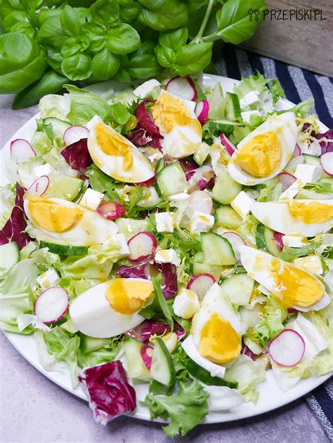 salatka z jajkiem i rzodkiewka